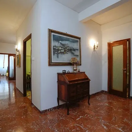 Διαμέρισμα Lucy's House *